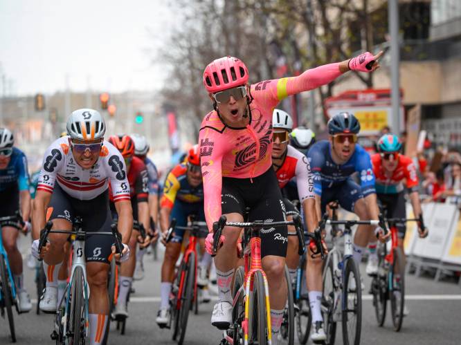 Net niet voor Arne Marit in Ronde van Catalonië: Nederlander Marijn van den Berg verslaat onze landgenoot in massasprint