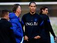 Van Dijk ‘in shock’ na onthulling Van Gaal: ‘Als groep zijn we er voor hem als hij dat nodig heeft’