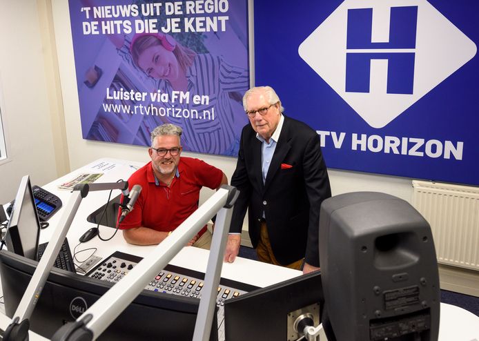 Jan Waterschoot en Rolf Simons, bestuursleden van RTV Horizon, in de nieuwe studio in Maarheeze eerder dit jaar.