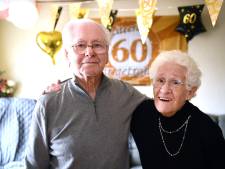 Diamanten paar Gerard (89) en Ria (87) van Boxtel houden elkaar nog altijd stevig vast