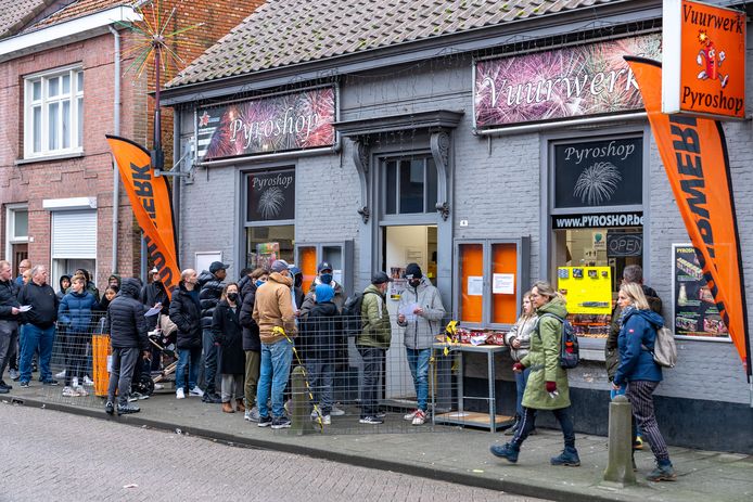 In Baarle-Hertog, net over de grens in België, zijn meerdere vuurwerkwinkels die aan het eind van het jaar goede zaken doen. Archieffoto MaRicMedia