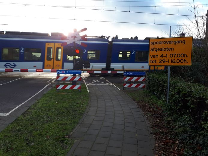 De spoorwegovergang in de Zevenbergseweg is van 4 tot 29 januari afgesloten.