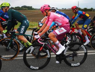 Pogacar kleurt finale zelfs in vlakke Giro-rit, Kooij komt tekort in door Merlier gewonnen sprint
