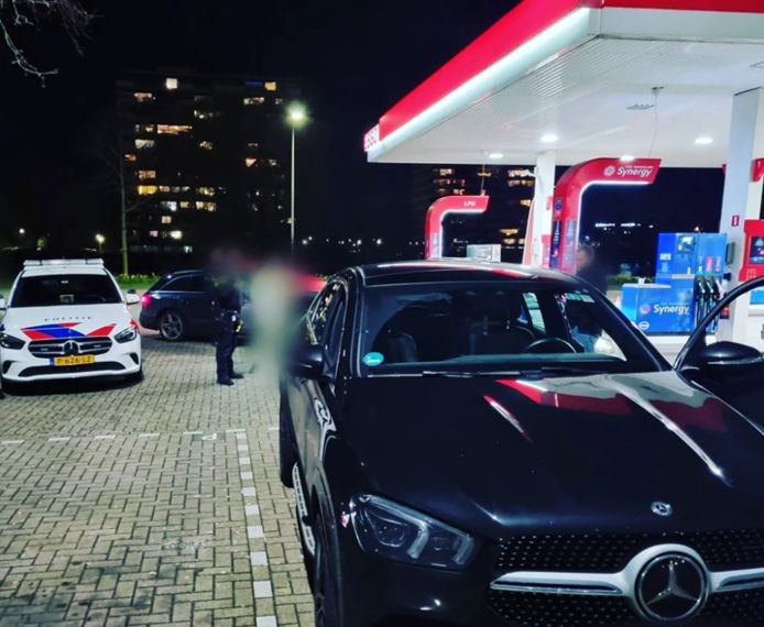 Drie mannen zijn aangehouden voor diefstal van peperdure Mercedes aan de A12.