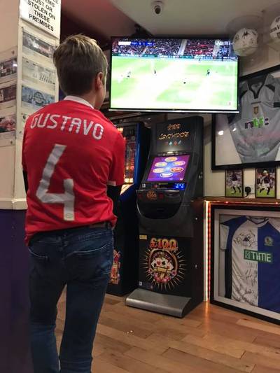 Guus (10) wordt Wembley uitgezet omdat hij PSV-shirt draagt: ‘Dat ging best wel lomp’