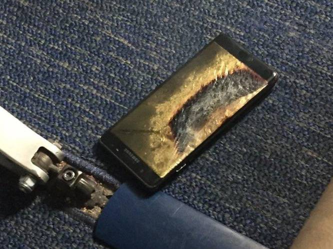 Amerikaans vliegtuig geëvacueerd nadat rook uit overhitte Samsung Galaxy Note 7 komt