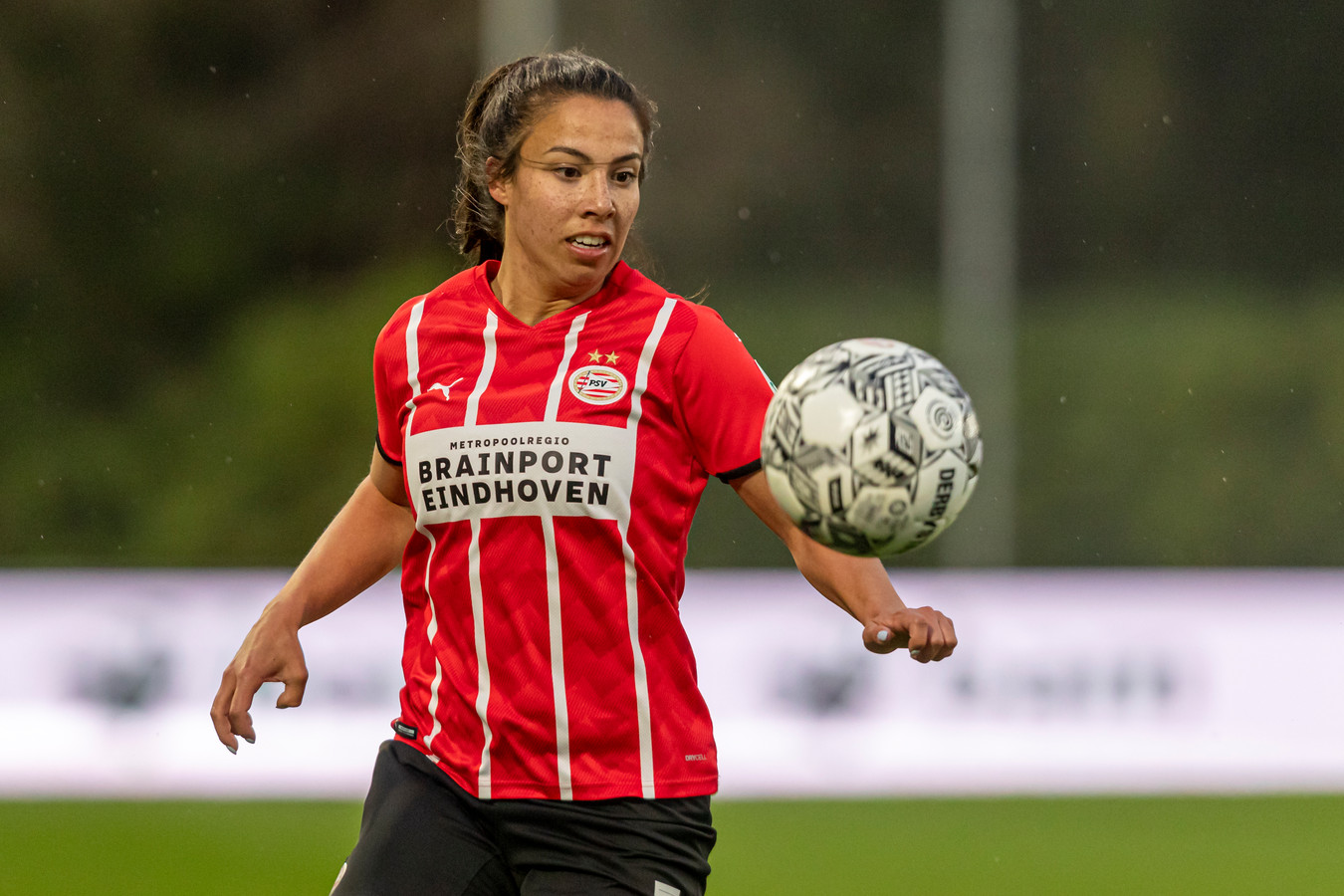 Voormalig speelster van PSV Naomi Pattiwael heeft een nieuwe club