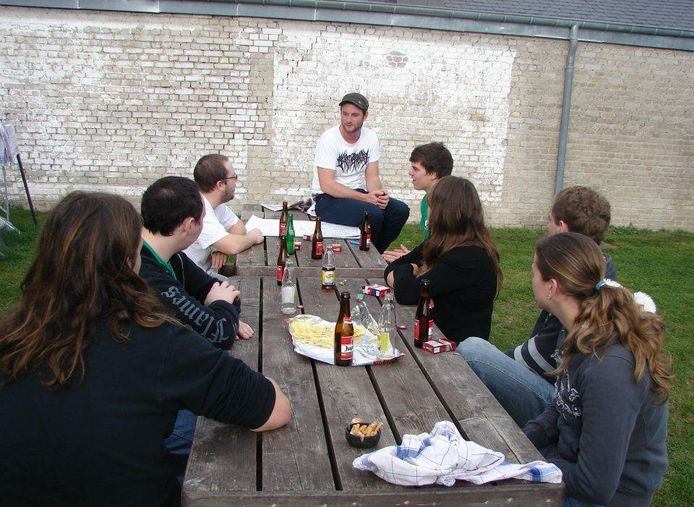 "Gewoon in de zon zitten en samen eentje drinken, dat vond ik zalig”, zegt Thomas.