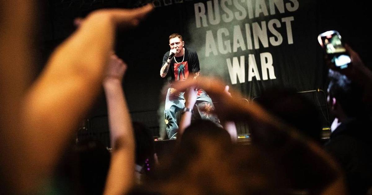 Кремль назвал популярного российского рэпера «иностранным агентом» после критики войны |  За рубежом
