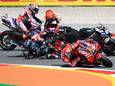 Marc Márquez crasht met Miguel Oliveira.