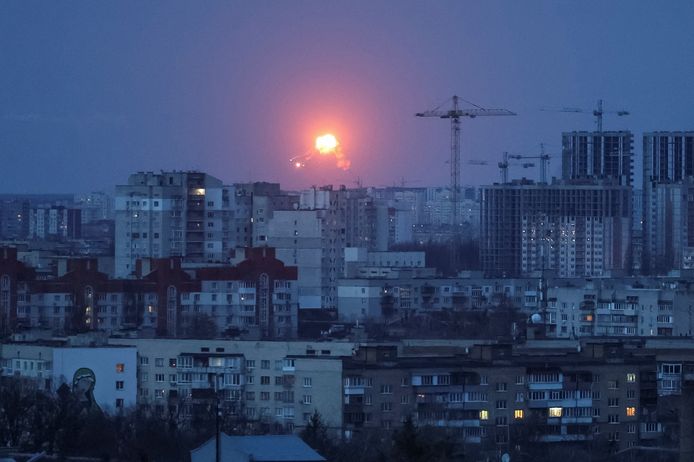 Explosie van een raket boven de Oekraïense hoofdstad Kiev vanmorgen.