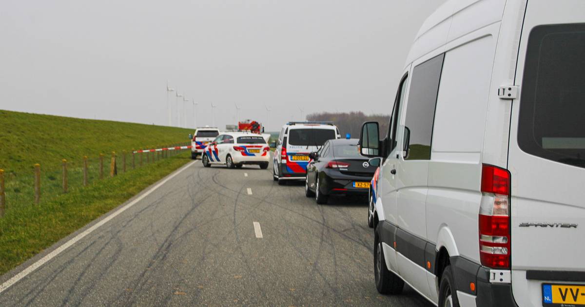 Motorrijder verongelukt op IJsselmeerdijk in Lelystad.