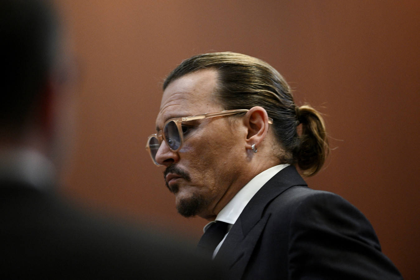 Johnny Depp tijdens de getuigenis van Heard