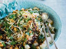 Wat Eten We Vandaag: Salade van gebakken tahoe en taugé in lichtpittige ketjapsaus