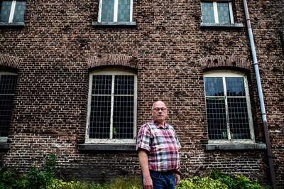 Langs de granaatinslagen bij de Achelse Kluis: de wijn- en biervoorraad werd compleet geplunderd