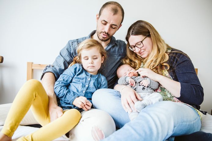 Björn met vrouw Emilie, dochter Maja en haar pasgeboren broertje Pelle.