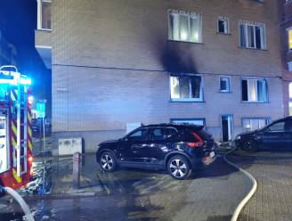 Zware brand maakt minstens twee appartementen onbewoonbaar in Oostende: "Politiepatrouille merkte rookontwikkeling op”