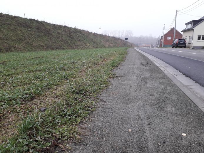 Aan de afgegraven taluds komt er een waterdoorlatende verharding zoals de talud aan de Sint-Jansbergsteenweg ter hoogte van de Bertelsheide in Loonbeek.