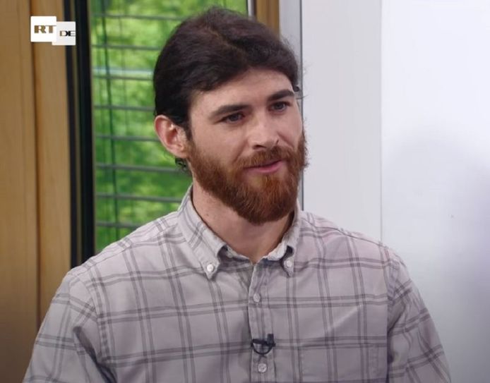 Franco Albrecht durante la sua intervista con il canale di notizie russo RT, martedì.