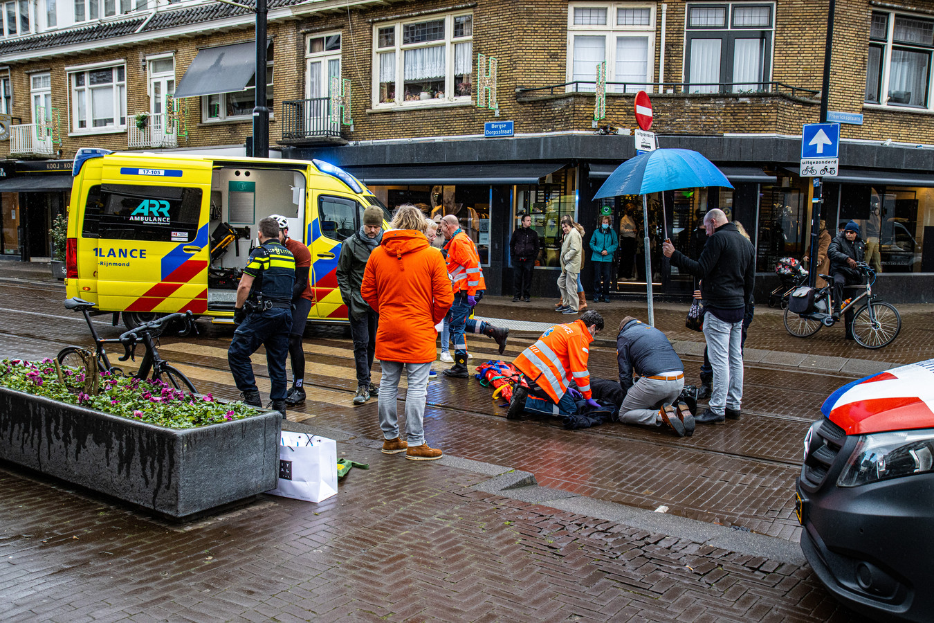 Voetganger Zwaargewond Na Aanrijding Met Wielrenner Foto AD nl