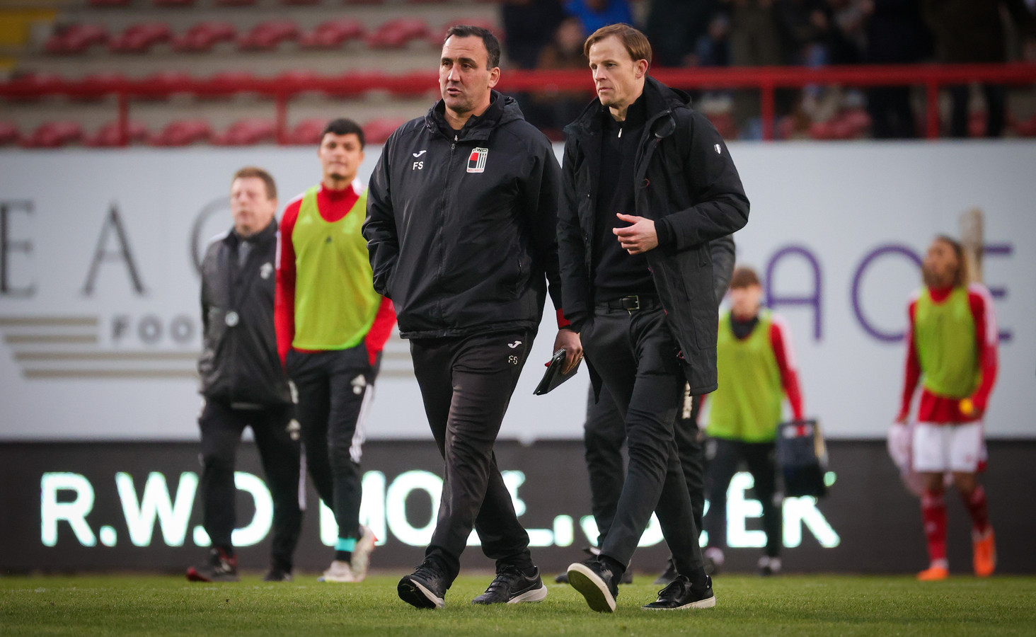 Trainer Vincent Euvrard (RWDM) doet er alles aan om zijn groep gefocust