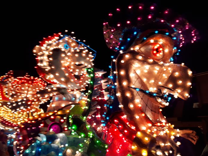 De verlichte carnavalsoptocht in Berghem, als voorbeeld voor de verlichte Sinterklaasoptocht.