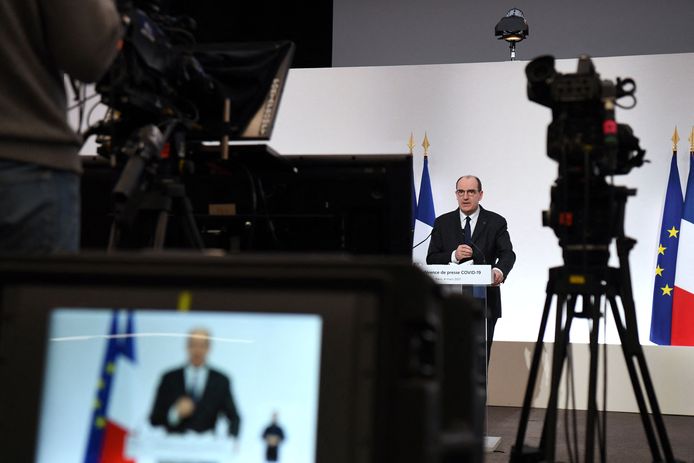 Frans premier Jean Castex maakt de beslissing over de weekendlockdown bekend.