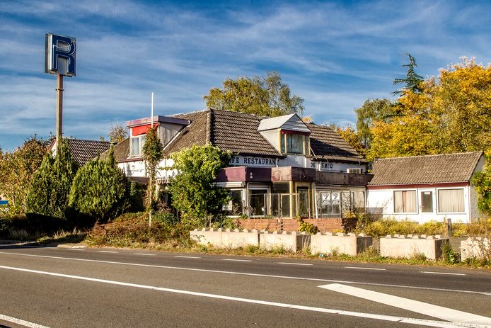Het voormalige pand van wegrestaurant De Smid in Epse, naast afrit Deventer van de snelweg A1.