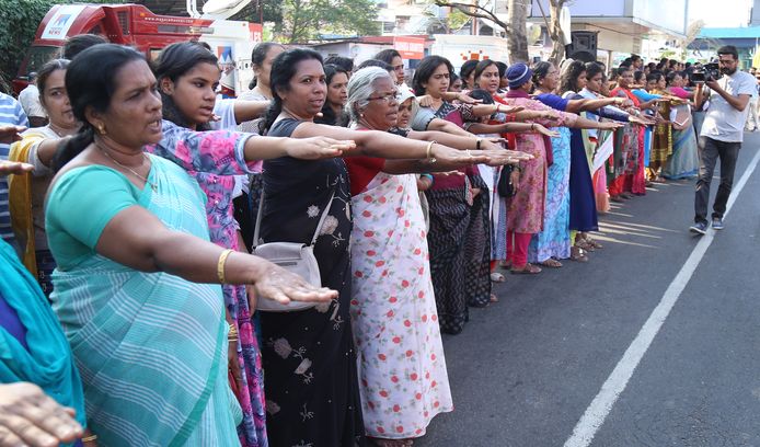Vrouwen in India beloven de gendergelijkheid te beschermen tijdens een demonstratie in Kochi in januari 2019. Archiefbeeld.