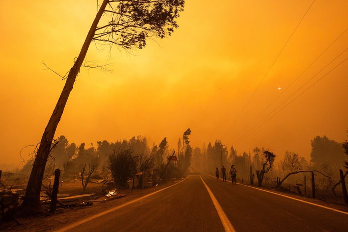 Le ciel orange rempli de fumée au Chili, le 03 février 2023.