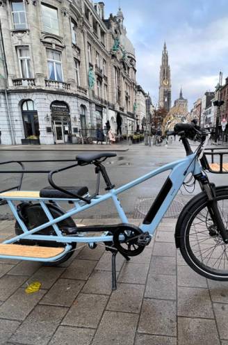 Onze journalist testte de longtail e-bike van Decathlon: “In deze prijsklasse vind je amper fietsen met zoveel ruimte en zo’n standaarduitrusting”