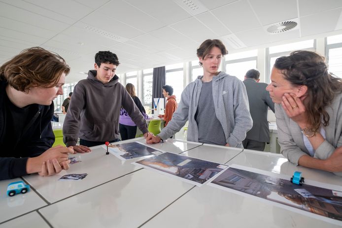 De leerlingen van het vijfde biotechnologische wetenschappen van het PTS Mechelen namen deel aan het project Jonge Wegweters en maakten daarop een mobiliteitsmuseum