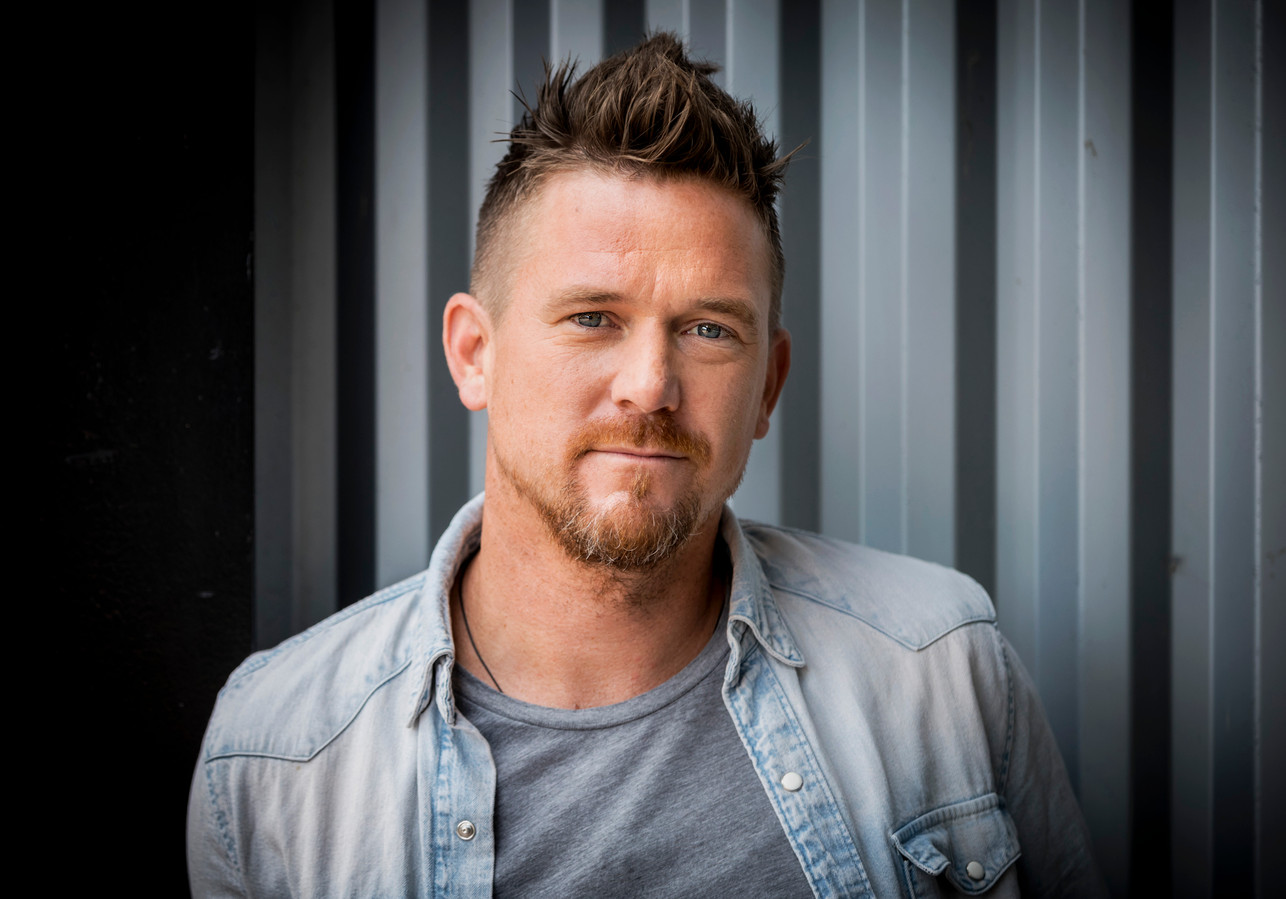 Johnny de Mol neemt het op voor z’n tante Linda “Jeroen Rietbergen is een ongelofelijke