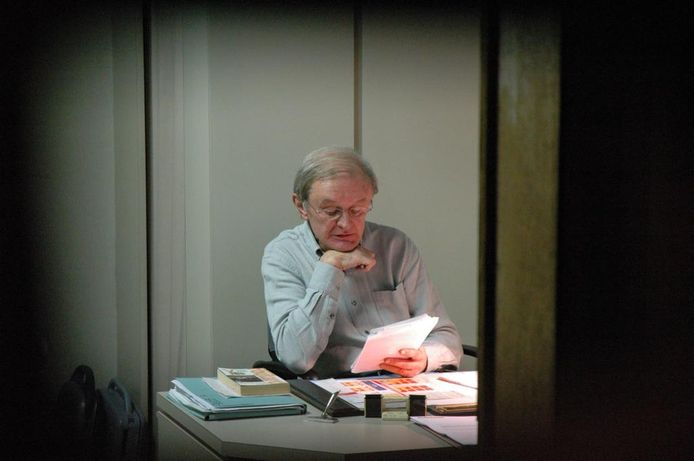 Cardioloog Georges Van Quickenborne in 2004, thuis aan zijn bureau.