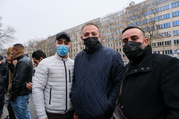 Alex (26), Bebe (42) en Ion (44) doen ook mee met de betoging.