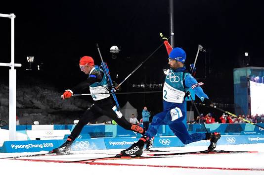 Martin Fourcade (rechts) wint nipt.