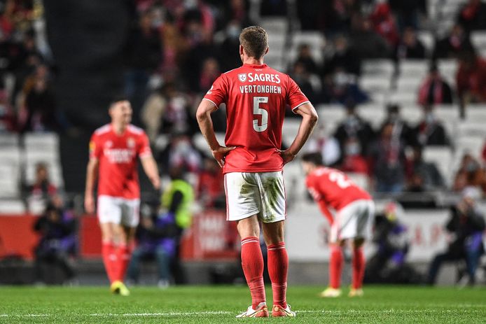 Jan Vertonghen et Benfica ont envoyé le Barça en Europa League.