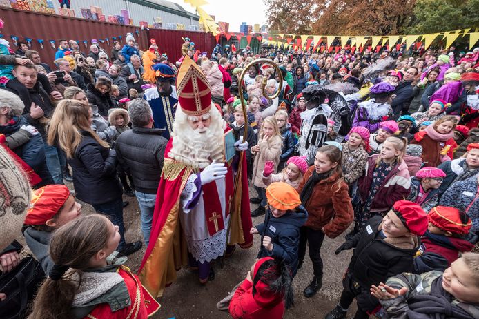 Sinterklaas Ontvangt Kinderen In Groesbeek In De Buitenlucht Nijmegen Ad Nl