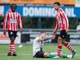 Farouq Limouri (r) in actie bij Jong Sparta tegen Scheveningen
