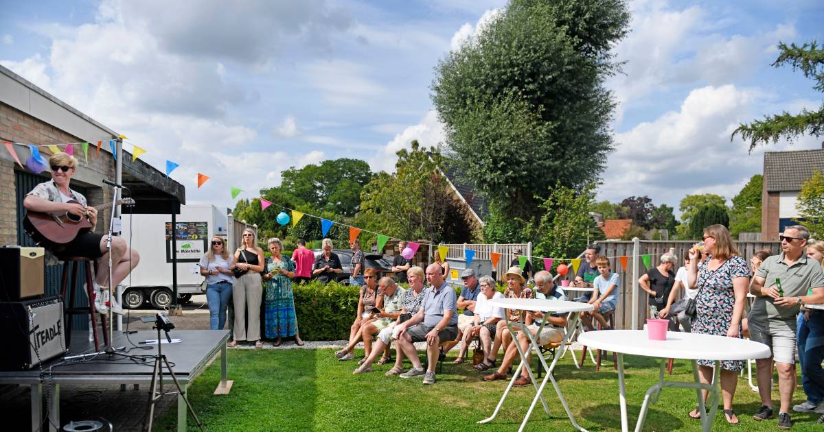Een festival in je eigen achtertuin? Bij Gardensongs in Diepenheim gebeurt dat zondag op ruim 20 ple