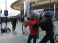 Familie van Dirk Kuyt getroffen door pepperspray bij chaos buiten Stade de France: ‘Ellende’