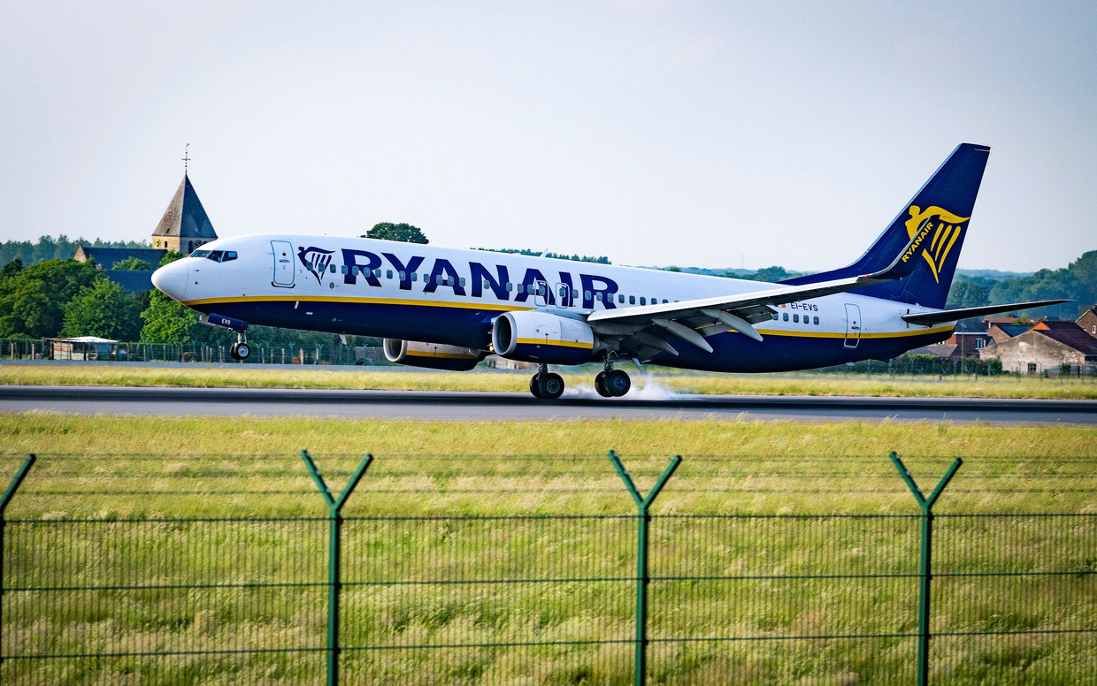 Een Ryanair-vliegtuig landt op Brussels Airport. Beeld Photo News