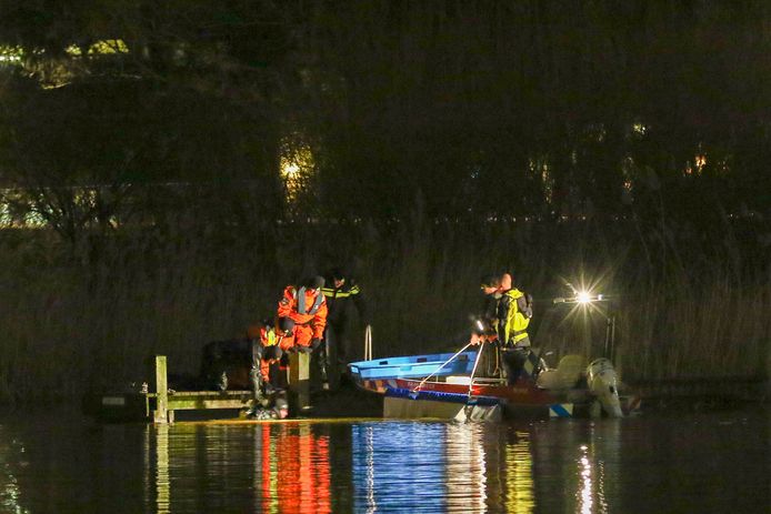 De hulpdiensten tijdens de zoektocht naar de vermiste Orlando Boldewijn.