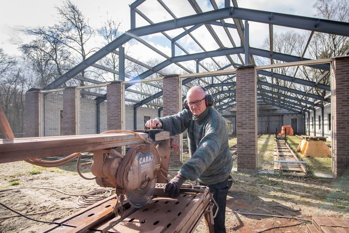 Leemspoor Rijssen heeft nieuw dak nodig. Gerrit Averesch vertelt
