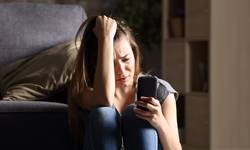 Is online bedrog even erg als ‘echt’ overspel? Seksuoloog Filip Geelen legt uit wat je kan doen als het je overkomt 
