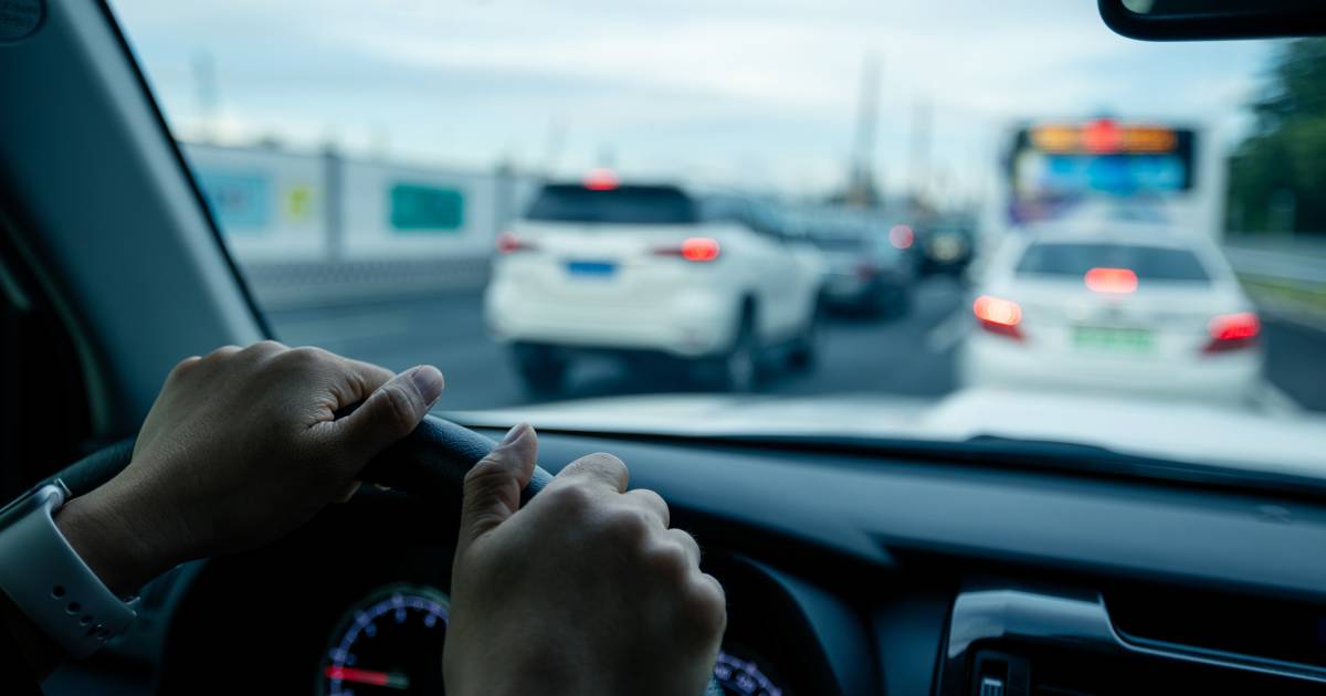 Ongeluk met motorrijder op A50 bij Beuningen veroorzaakt lange file.