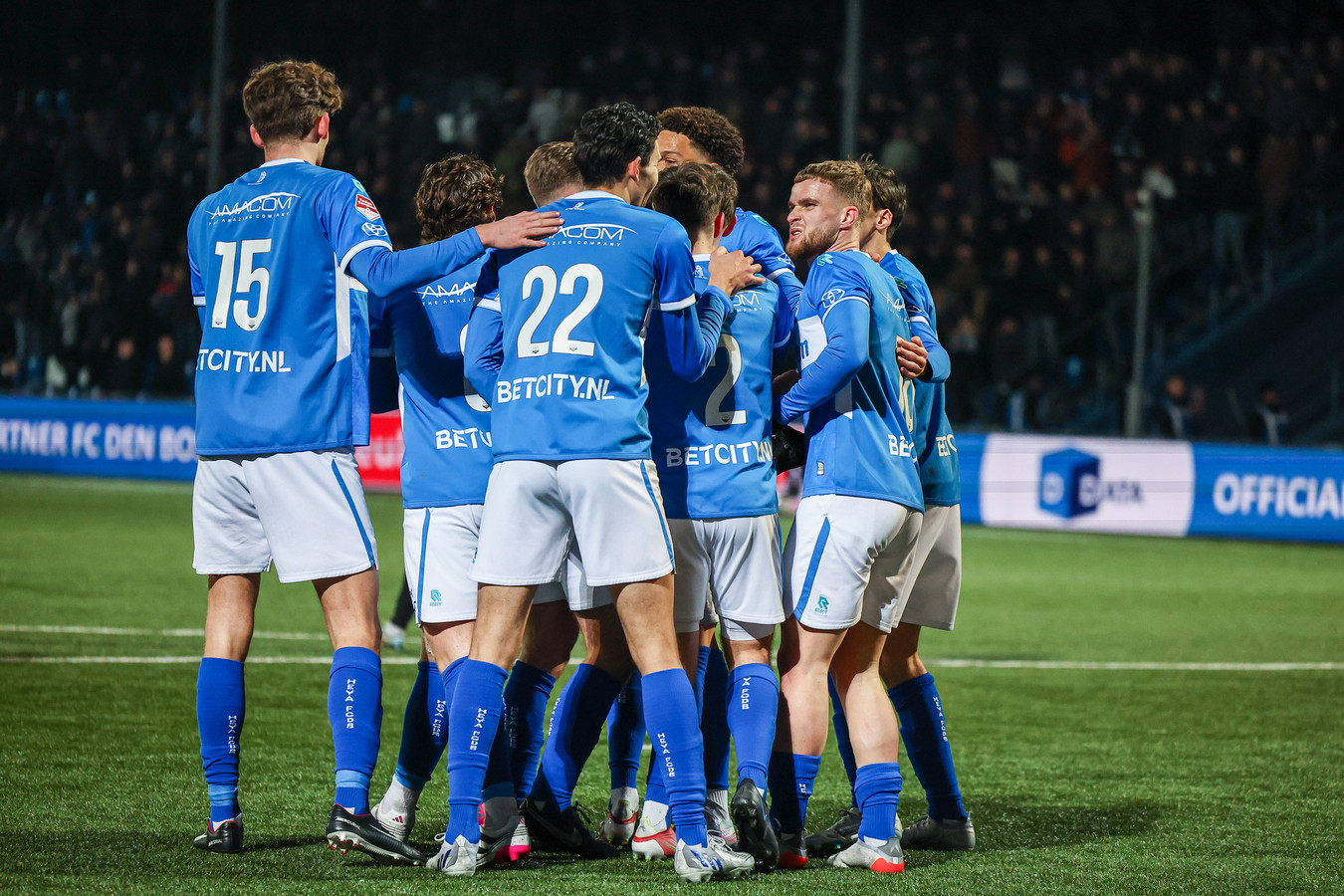 FC Den Bosch viert de 1-0 tegen MVV, maar de ploeg zou de winst nog weggeven.