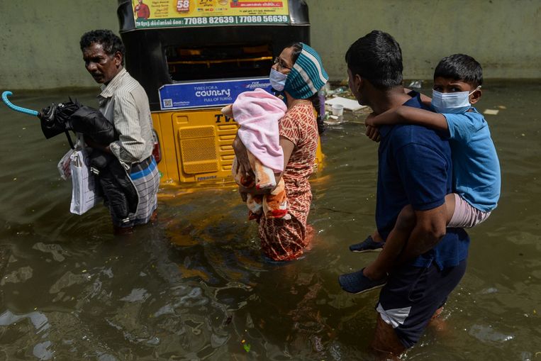 Overstroming in de Indiase plaats Chennai. Beeld Arun Sankar / AFP
