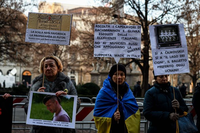 Nog een protest aan La Scala, tegen de Russische invasie in Oekraïne en de keuze voor een Russisch operastuk.