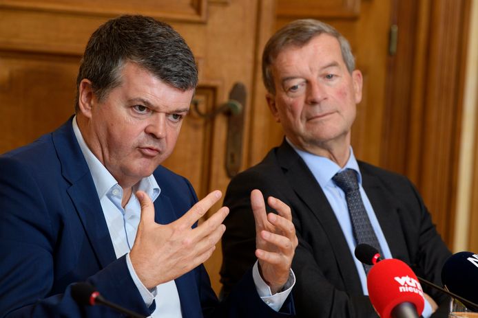 Minister Bart Somers (Open Vld) en Bilzens burgemeester Johan Sauwens (Trots op Bilzen).